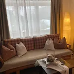 胡伯公寓酒店 *